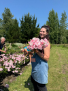 Join Georgie for one, two or three days of learning about creating with flowers cut fresh from the garden.Using exclusively eco skills this no-floral foam course will take you through the details of cutting, conditioning, and arranging, from tiny posies to large floral installations. Day two focuses on tablescaping. 