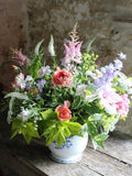 Somerset florist & flower farmer Georgie Newbery will show you how to create a wow factor piece to fill a big vase or other vessel. Georgie will inspire you to create larger arrangements yourself. You don't need to be an experienced florist to achieve great things after watching this online demo! 