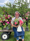 Join Georgie for one, two or three days of fun and learning about creating with flowers cut fresh from the garden.  Using exclusively eco skills this no-floral foam course will take you through the details of cutting, conditioning, and arranging, from tiny posies to large floral installations.